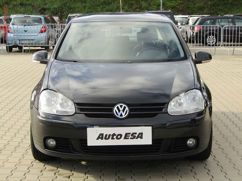Volkswagen Golf (2007) 1.6i, 1.maj, Xenon, AC - fotka 2 z 14