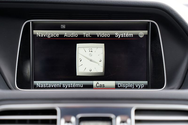 Mercedes-Benz Třídy E 200 CGI/cabrio/Avangarde/kůže - fotka 38 z 44