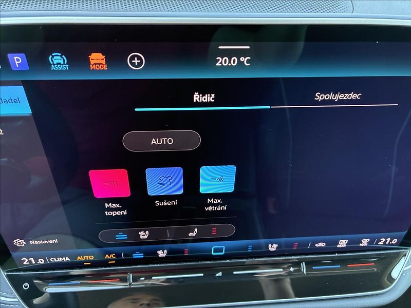 Volkswagen Passat 2,0 TDI IQ-LIGHT KAMERA 360 - fotka 27 z 33