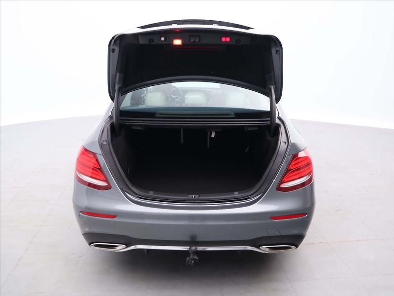 Mercedes-Benz Třídy E 3,0 450 270kW Aut. 4M DPH - fotka 9 z 32