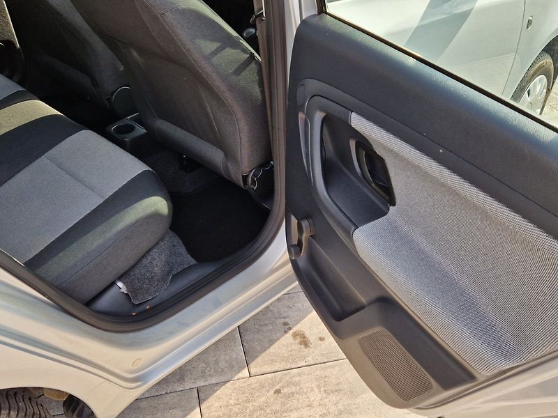 Škoda Fabia (2010) 1,6 TDI 55 Kw Klima - fotka 13 z 28