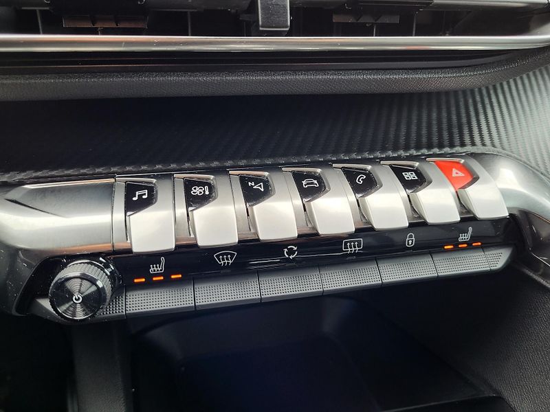 Peugeot 5008 1.5 BlueHDi 130 automat 7-míst - fotka 17 z 46