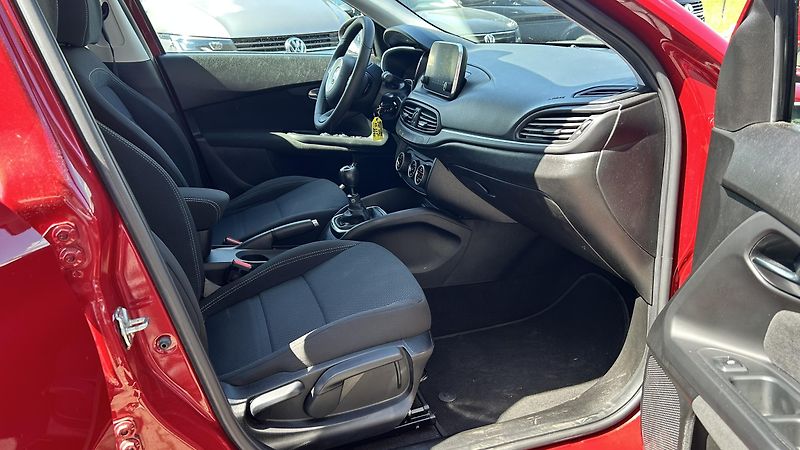 Fiat Tipo 1.4 T-Jet 120k Lounge  - fotka 13 z 14