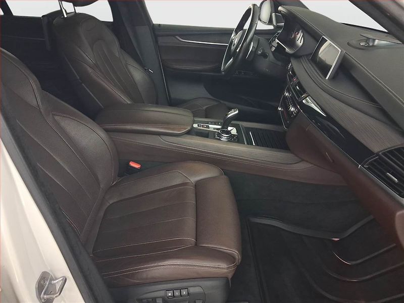 BMW X5 (2014) M Paket xDrive30d - fotka 9 z 23