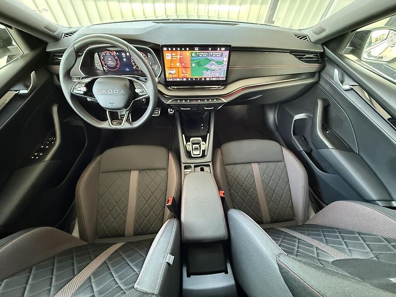 Škoda Octavia Combi DSG 2,0 TSi 195 kW RS - fotka 10 z 26