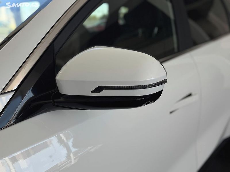 Chery Tiggo 8 PHEV (2025) UNIQUE 1,5 TGDI 7míst Panorama - fotka 8 z 16