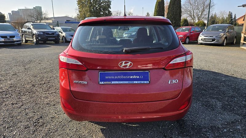 Hyundai i30 1.6GDI STYLE  99KW - fotka 9 z 44
