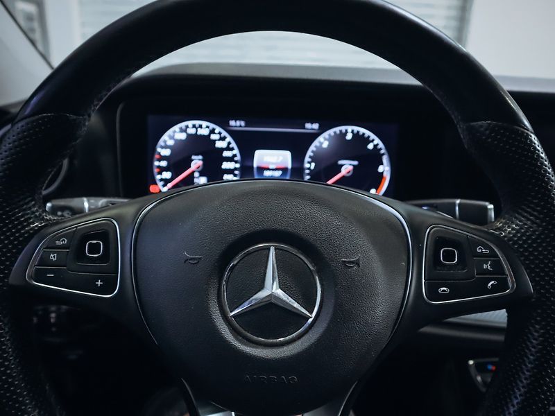 Mercedes-Benz Třídy E E 220d 4MATIC, All-Terrain - fotka 12 z 27