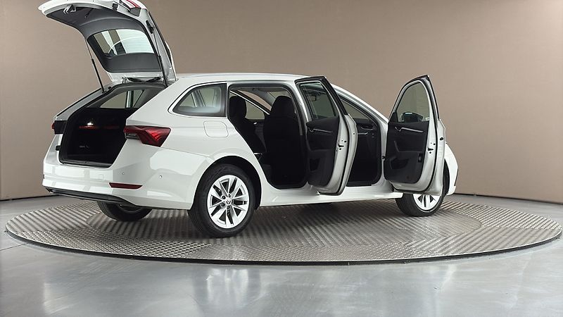 Škoda Octavia 2.0 TDI DSG Style Combi - fotka 6 z 29
