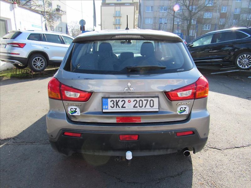 Mitsubishi ASX 1,8 Di-D 110kW 4x4 - fotka 5 z 27