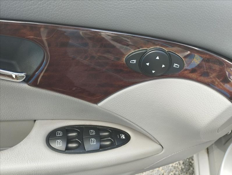 Mercedes-Benz Třídy E 120KW   1,8 - fotka 16 z 19