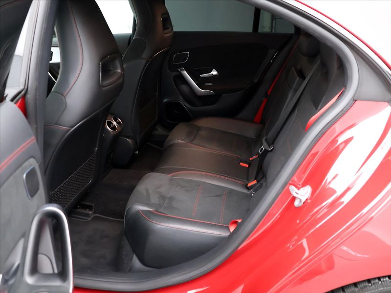 Mercedes-Benz CLA 2,0 35 AMG 225kW 4MATIC CZ - fotka 14 z 46