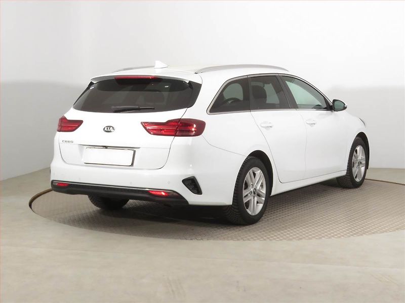 Kia Ceed (2018) 1.6 CRDi, Automat, Serv.kniha - fotka 5 z 18