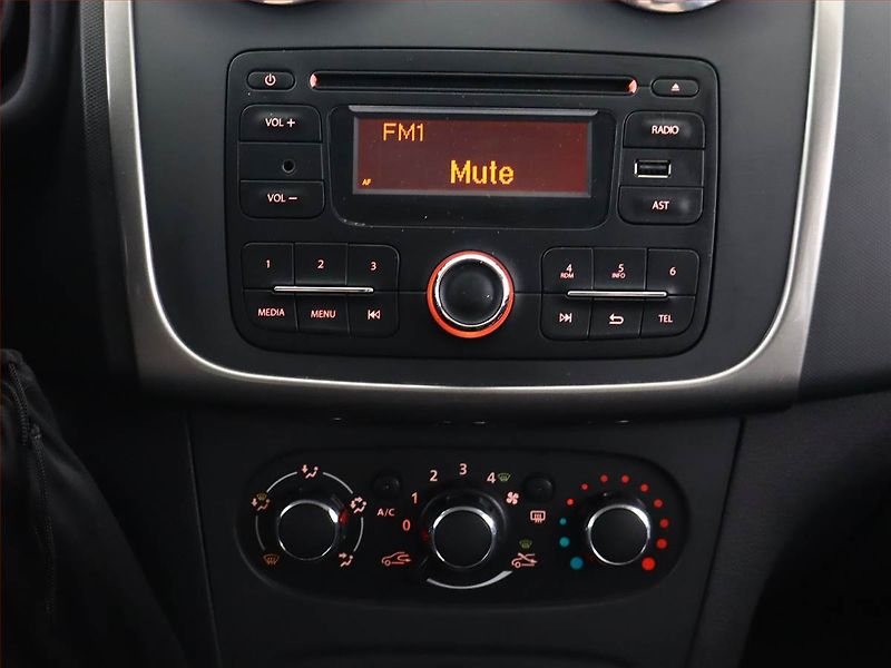Dacia Logan (2016) 1.2 16V, Serv.kniha - fotka 9 z 10