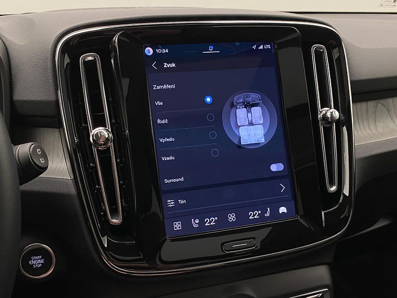 Volvo XC40 B4 DARK ULTRA AUT CZ - fotka 54 z 56