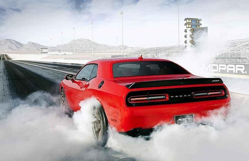 Dodge Challenger SRT Hellcat.