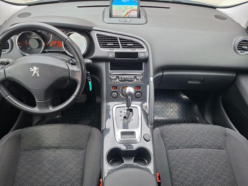 Peugeot 3008 (2016) 1.6HDI 80kW AUT -SERVISOVÁNO! - fotka 11 z 29