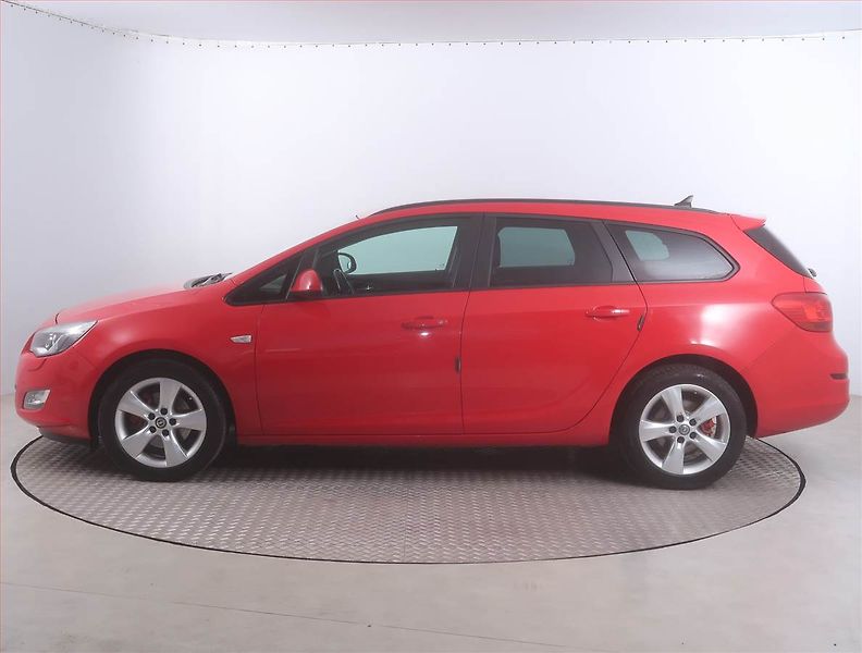 Opel Astra (2011) 1.7 CDTI, Navi, Xenony - fotka 3 z 15