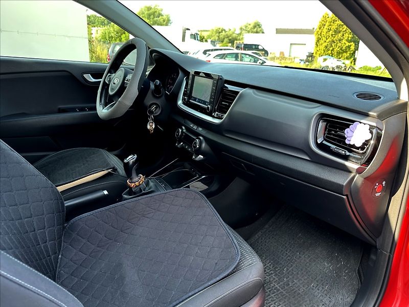 Kia Stonic 1,6 CRDi Aut.klima,Kamera - fotka 26 z 39