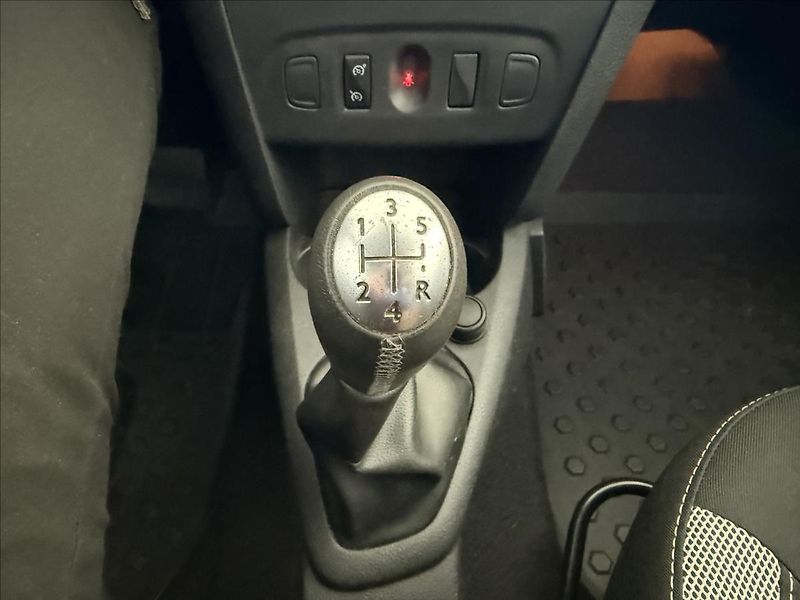 Dacia Logan 0,9   66kW,STEPWAY,1.MAJITEL - fotka 18 z 23