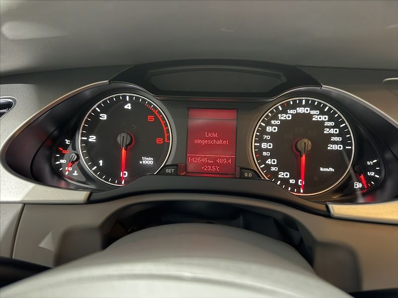 Audi A4 2,0   TDI B8 1.MAJITEL BI-XEN - fotka 12 z 43