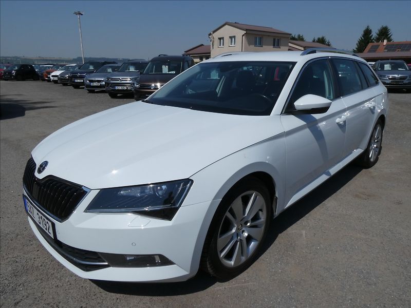 Škoda Superb 2,0 TDi 140kW DSG 4x4,STYLE,ČR - fotka 3 z 49