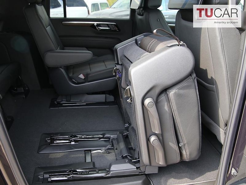Chevrolet Suburban 6,2 V8 High Country - fotka 8 z 51