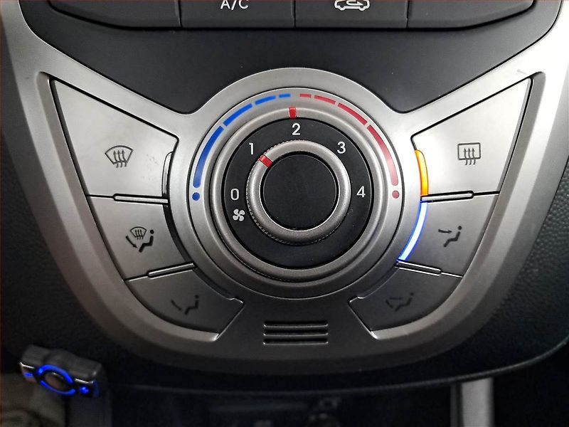 Hyundai ix20 (2016) 1.4 CVVT, ČR,1.maj - fotka 13 z 16