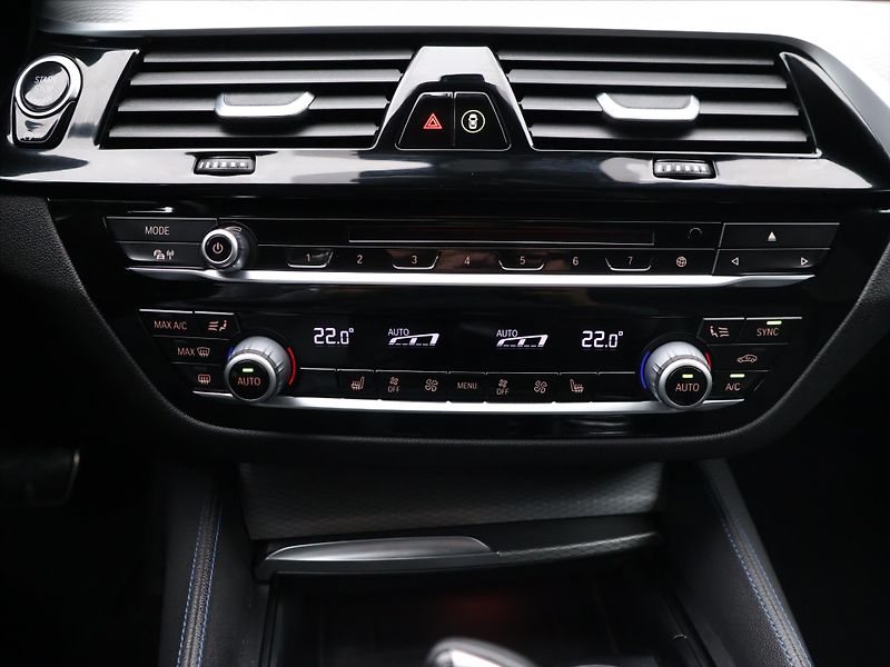 BMW Řada 5 3,0 530d xDrive 195kW M-paket - fotka 24 z 34