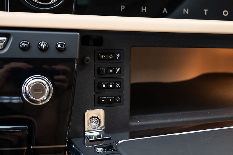 Rolls-Royce Phantom 360/Vyhřívaná sedadla - fotka 21 z 29