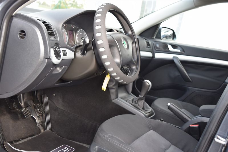 Škoda Octavia 2,0 TDi 103kw 4x4 2 SADY KOL - fotka 19 z 36