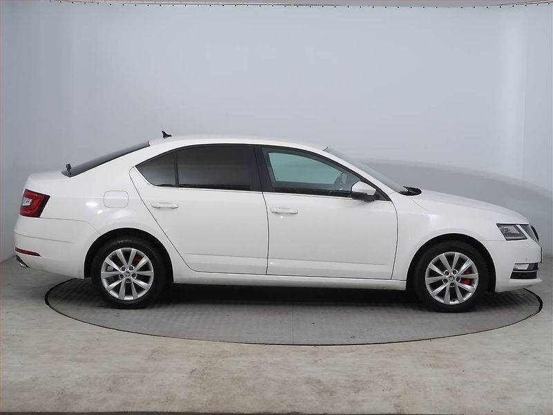 Škoda Octavia (2017) Style 1.6 TDI, Serv.kniha - fotka 6 z 14