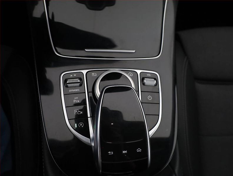 Mercedes-Benz Třídy E (2016) E 220 d 4MATIC - fotka 11 z 18