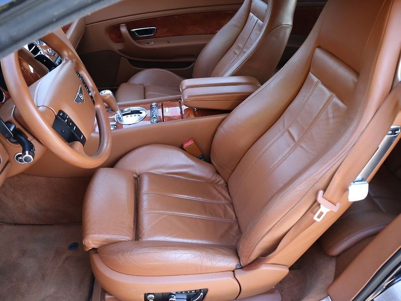 Bentley Continental GT (2004) - fotka 19 z 42