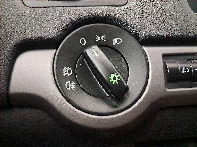 Škoda Octavia (2006) 1.6, Serv.kniha, nová STK - fotka 16 z 16