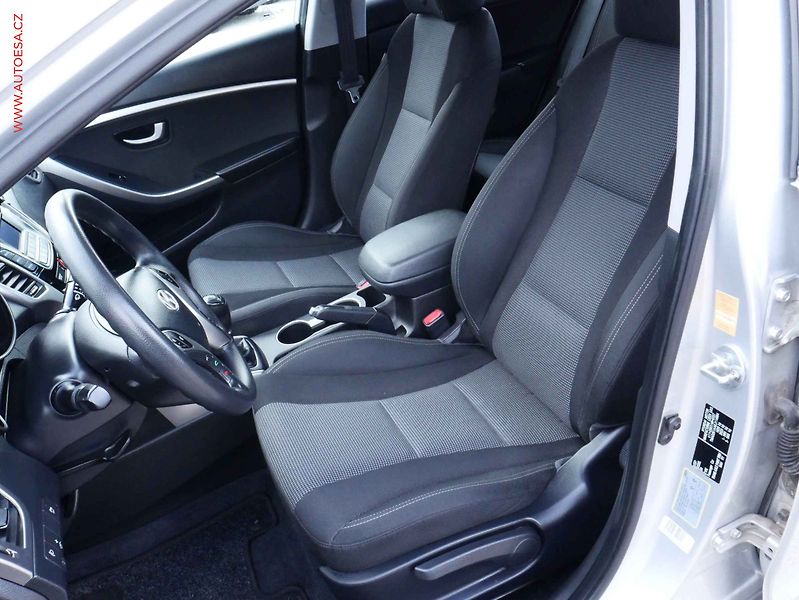 Hyundai i30 (2013) 1.4CVVT, AC, park.čidla - fotka 9 z 14