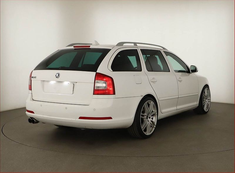 Škoda Octavia (2011) RS 2.0 TSI, Xenony, Tempomat - fotka 5 z 15