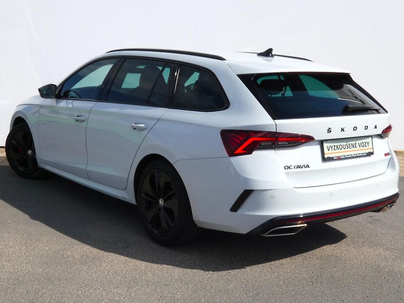 Škoda Octavia (2023) Combi RS 2.0 TDI 147KW 4x4 - fotka 13 z 30