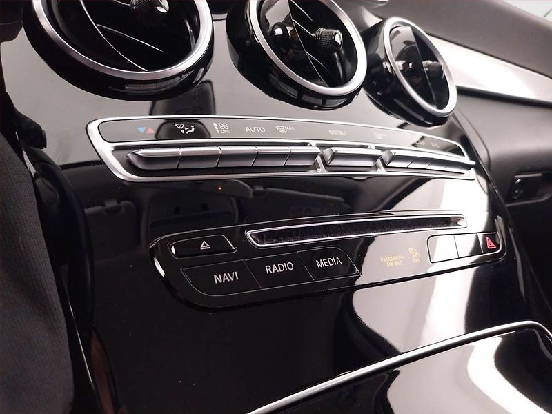 Mercedes-Benz Třídy C (2017) C 180, Automat, Kůže, Navi - fotka 17 z 23