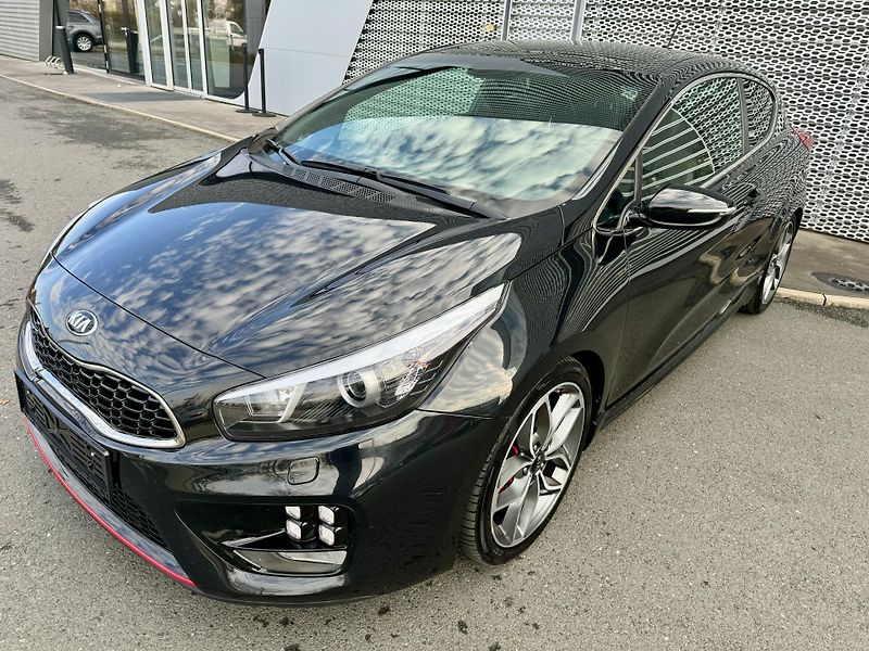 Kia Ceed (2016) 1.6 T-GDI 150kW GT Plus RECARO - fotka 3 z 25