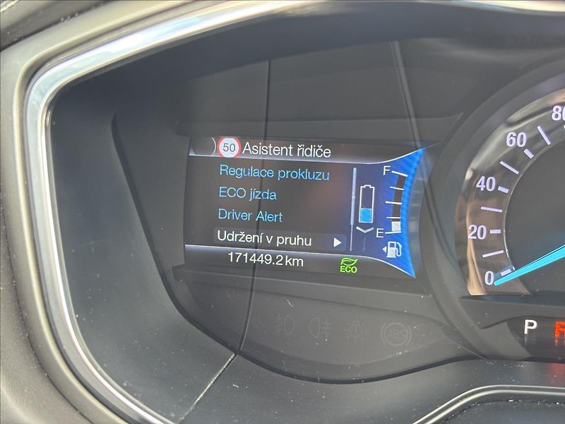 Ford Mondeo 2,0 HEV Vignale 103kW - fotka 37 z 45