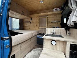 DIY karavan festival na Žižkárně v Českých Budějovicích. Dodávka Stanislava Vlažného.