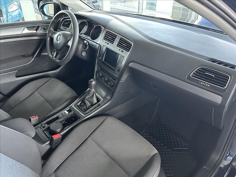 Volkswagen Golf 1,6   TDI 81kW,SERVISKA - fotka 9 z 22