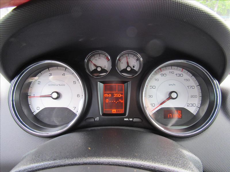 Peugeot 308 1,6 THP 110kW - fotka 13 z 28
