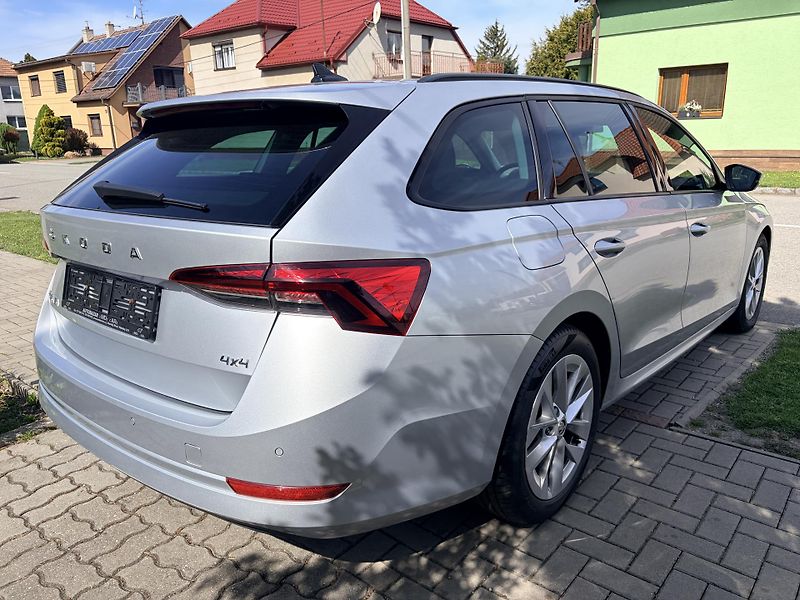 Škoda Octavia 2.0TDI DSG 4x4 STYLE - fotka 4 z 44