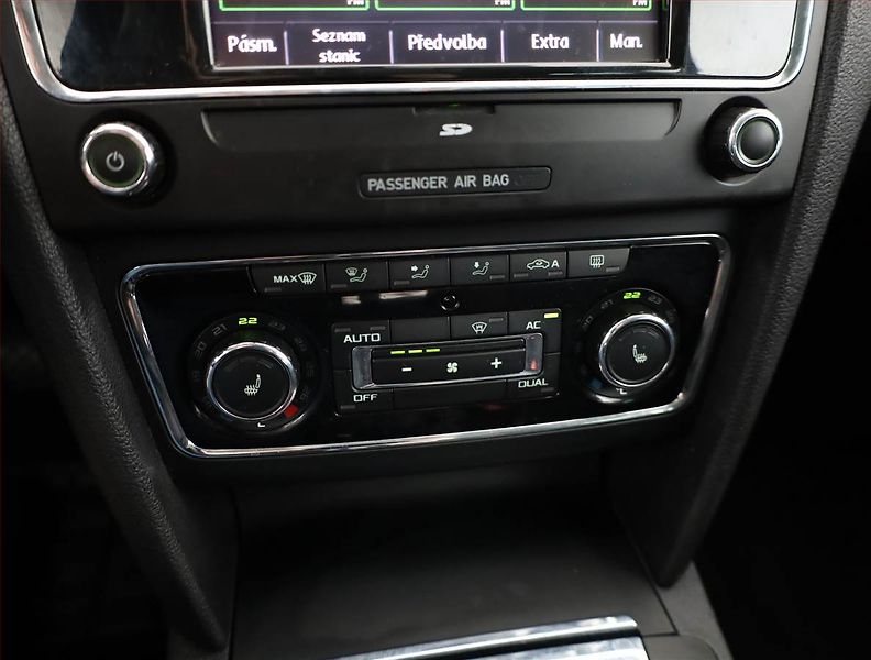 Škoda Superb (2012) 2.0 TDI, Automat, Xenony - fotka 9 z 16