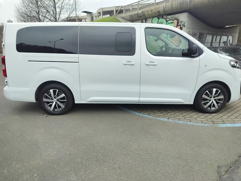 Opel Vivaro e, navigace, 9míst - fotka 8 z 27