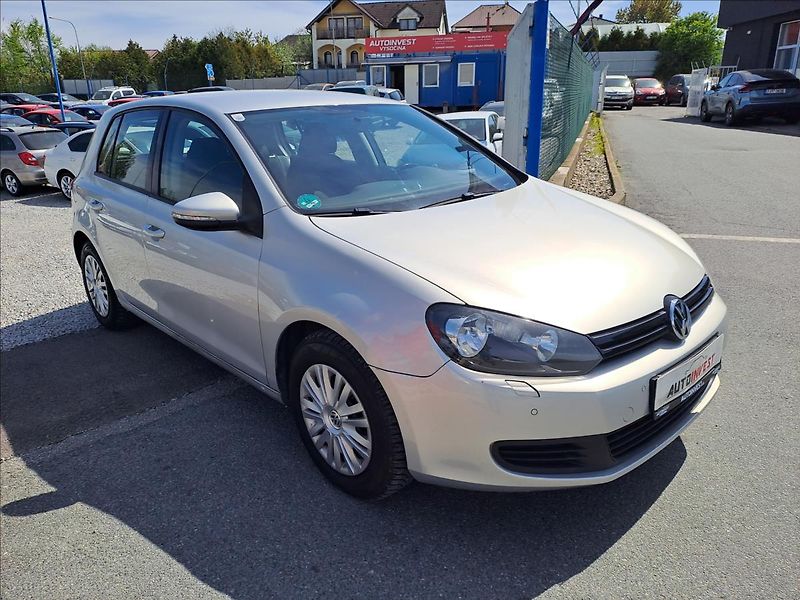 Volkswagen Golf 1,6 TDI DIGIKLIMA - fotka 2 z 14