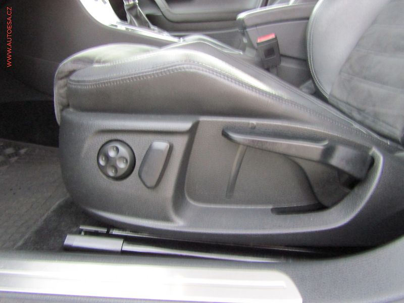Volkswagen CC (2012) 2.0TDI, ČR, Sport, bixen - fotka 11 z 23