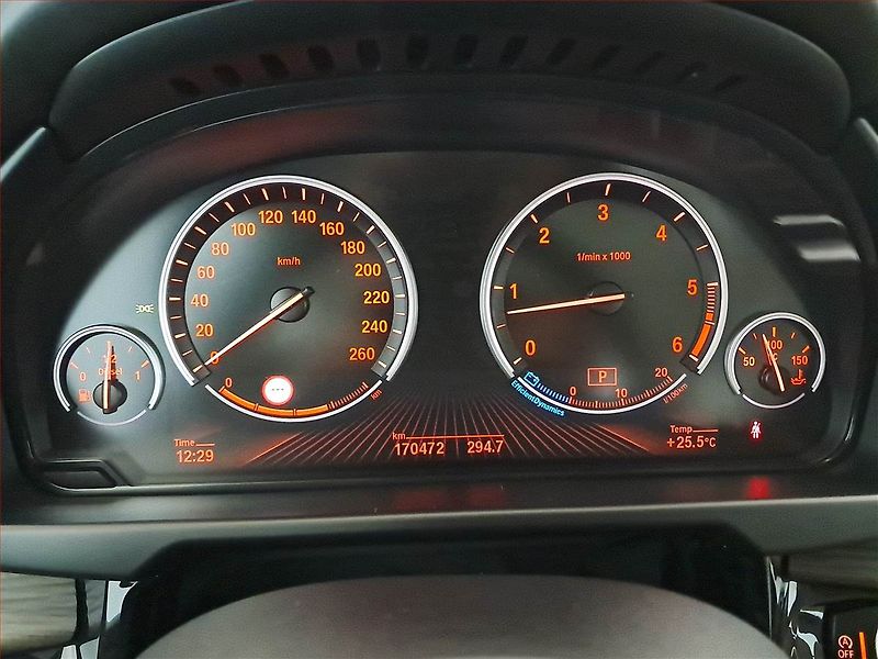 BMW X5 (2013) xDrive30d - fotka 11 z 19